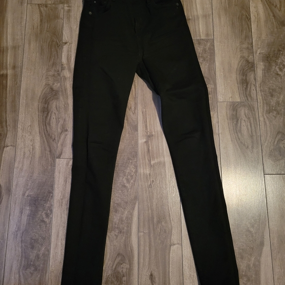 Rocket in All Black - Picture 1 of 2